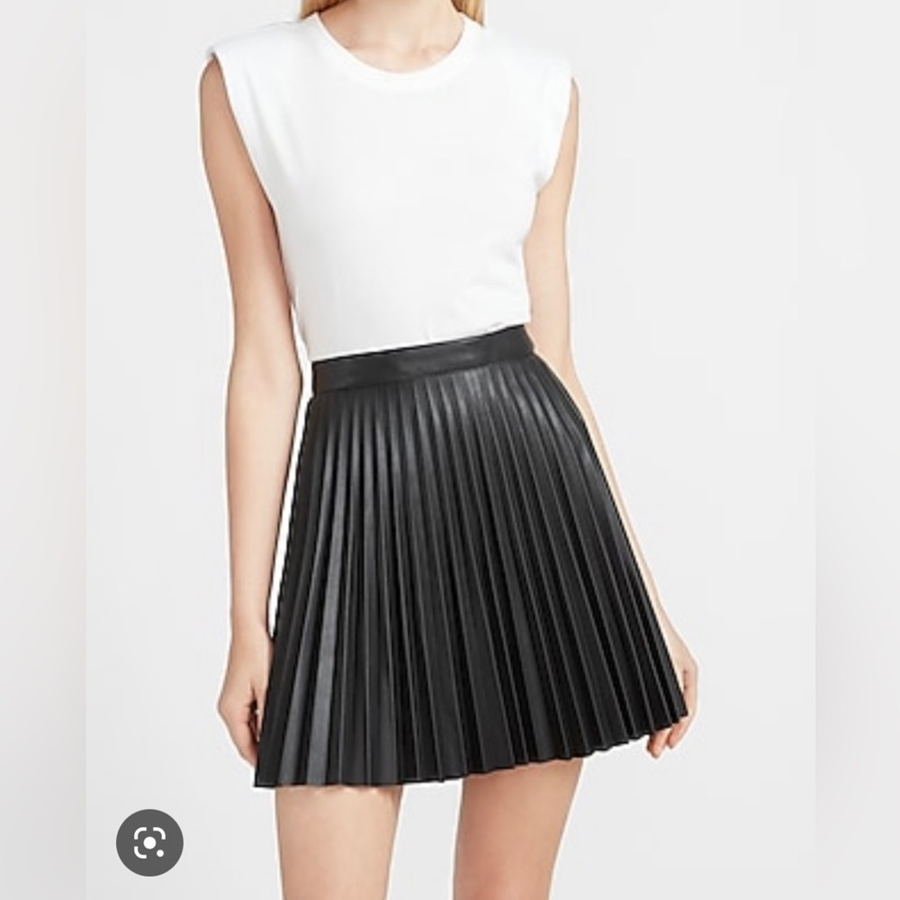 Express High Waist Pleated Vegan Leather Tennis Skirt Size 6